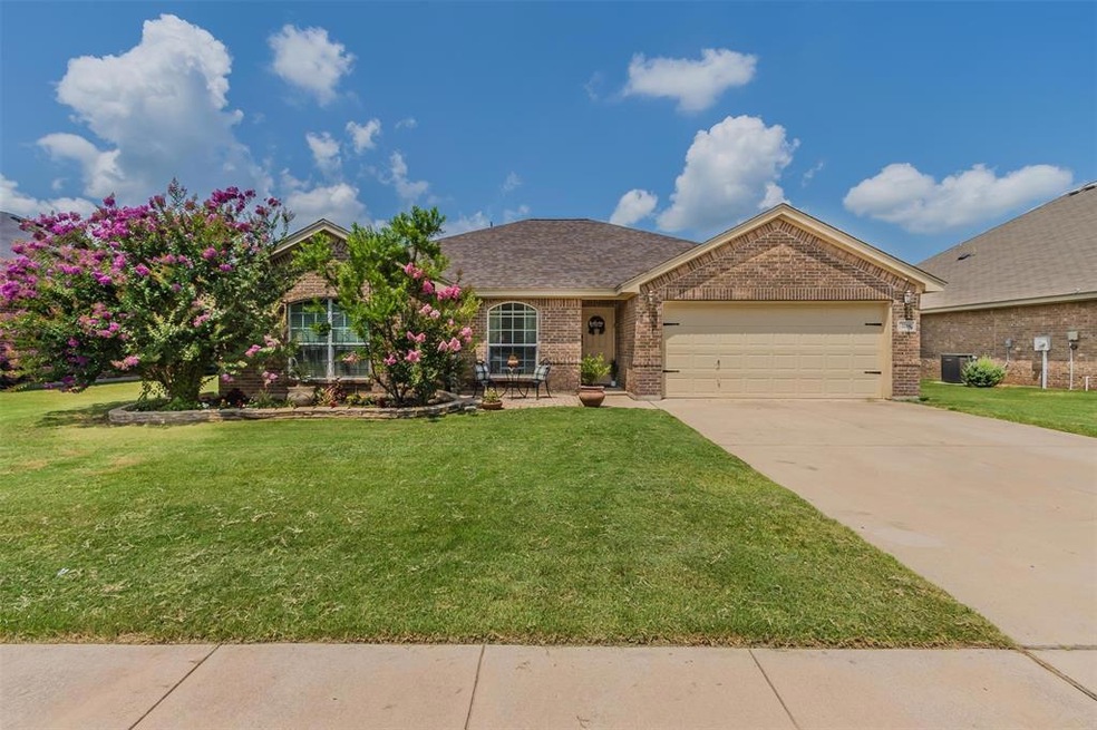 2210 Taylor Dr, Weatherford, TX 76087 - photo 1