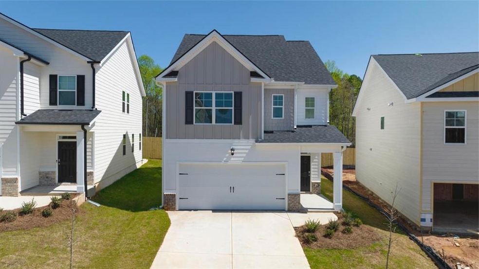 View of front facade featuring a front lawn and a 