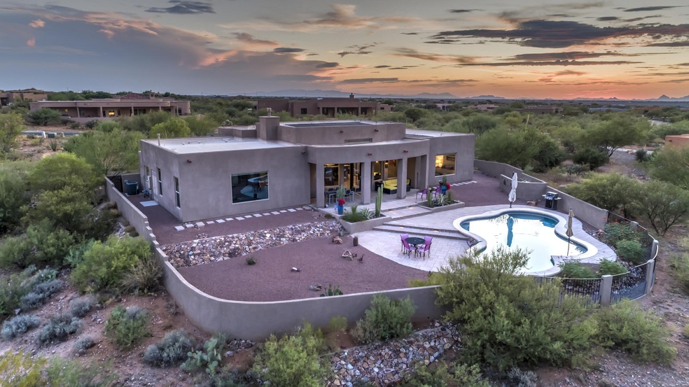 Contemporary 2870 square feet