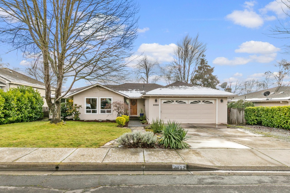 2852 Fredrick Dr, Medford, OR 97504 - photo 1