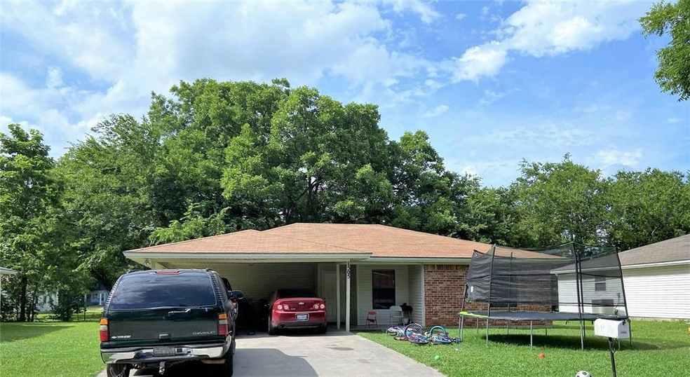 1505 Truelove St, Gainesville, TX 76240 - photo 1