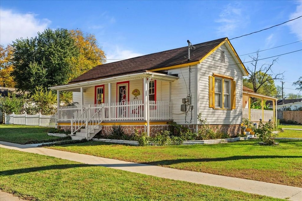 321 Crown St, Dalton, GA 30720 - photo 1