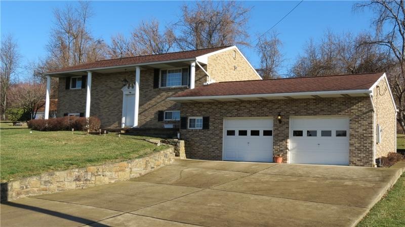STATELY HOME, GREAT CURB APPEAL....