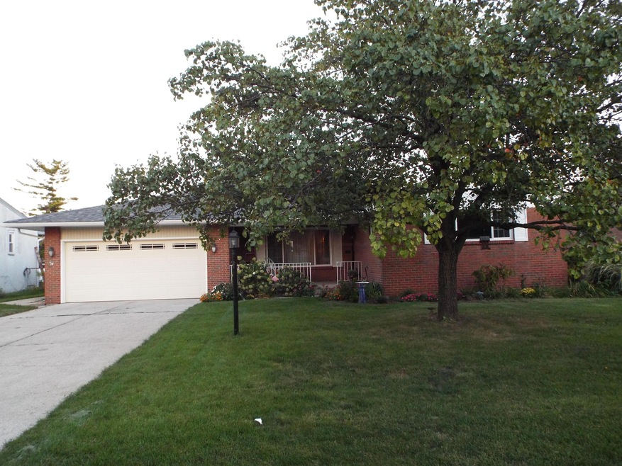 926 Miriam Dr E, Columbus, OH 43204 - photo 1