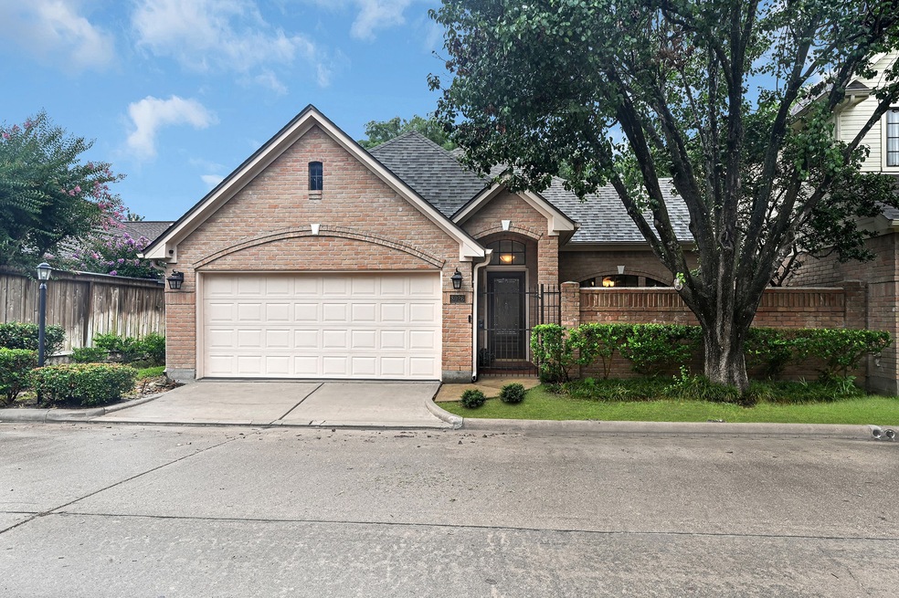 8026 Oakwood Trace, Houston, TX 77040 - photo 1