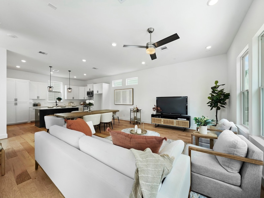 712 W Donovan St unit D, Houston, TX 77091 - photo 1