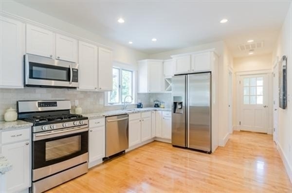 131 W Adams St unit 131, Somerville, MA 02144 - photo 1