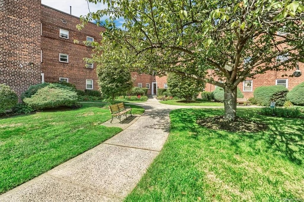 Tappan Manour Condominium unit B10, Tarrytown, NY 10591 - photo 1