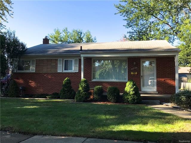 Welcome home to 30990 Richland Street