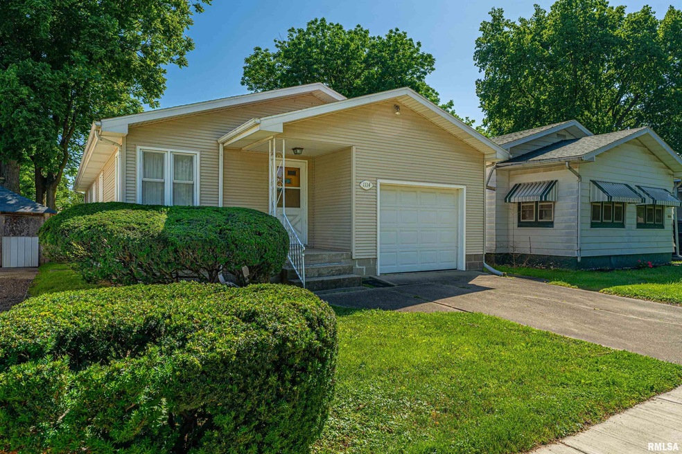 1114 Pekin St, Lincoln, IL 62656 - photo 1