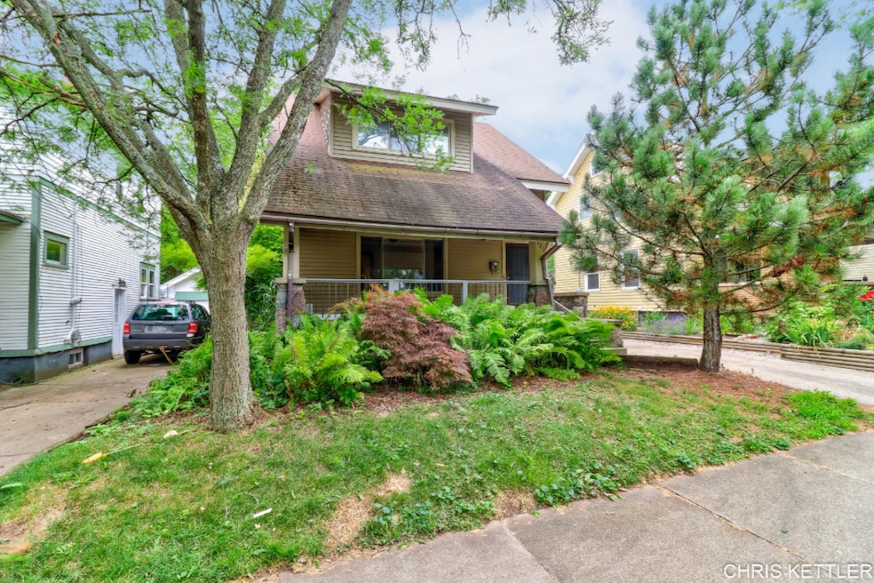 129 Benjamin Ave NE, Grand Rapids