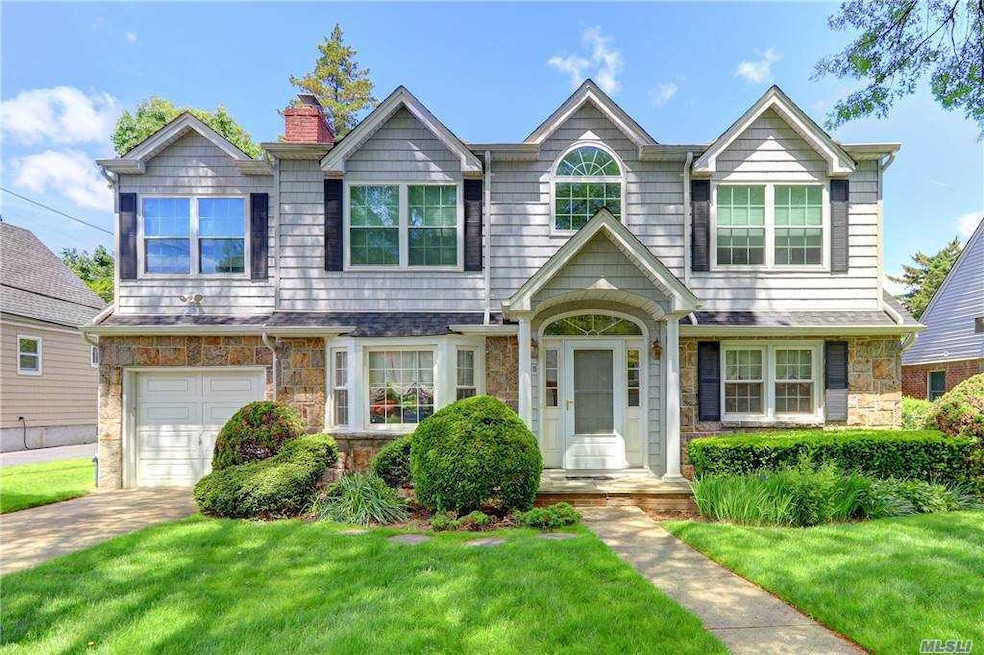 Sold $996,000 • Co-Listing Agent