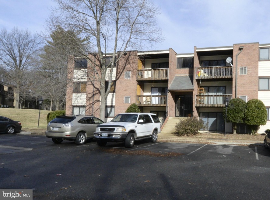 10724 West Dr unit 203, Fairfax, VA 22030 - photo 1