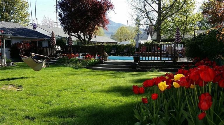 2360 Spring St, Medford, OR 97504 - photo 1
