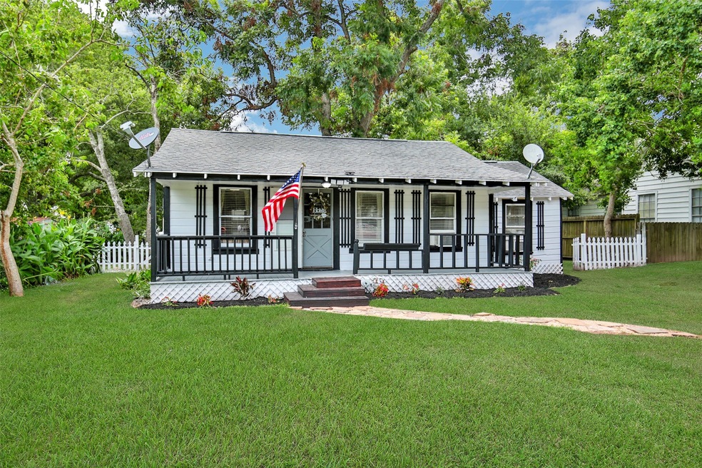 2406 Taylor St, Waller, TX 77484 - photo 1