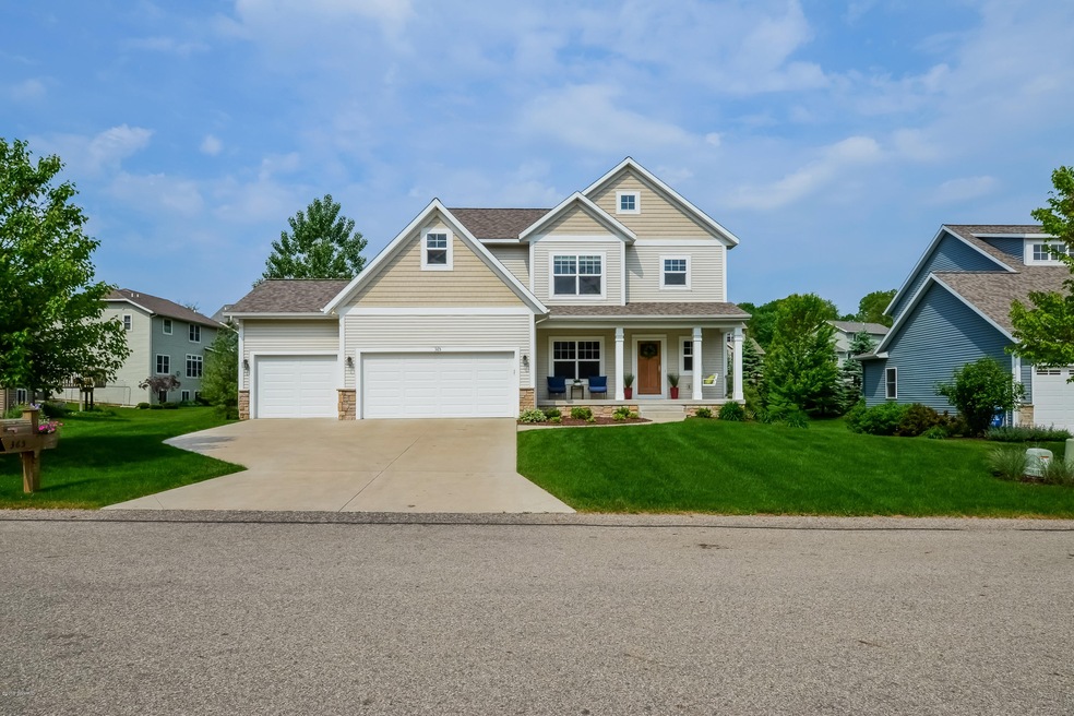 001-Front_View-1749099-large