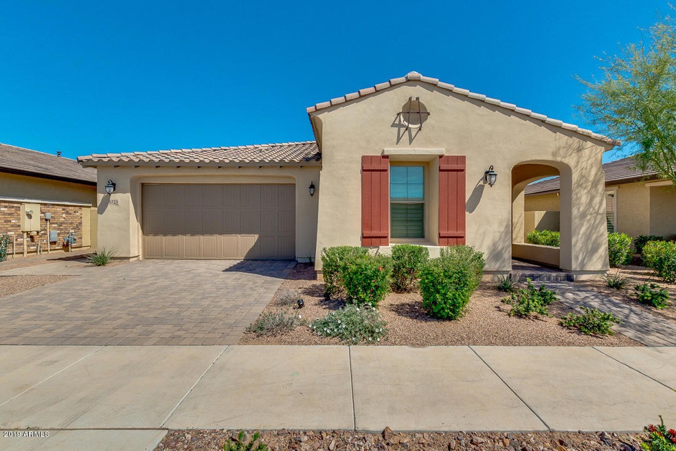 01-5723 S Esmeralda West Facing Front