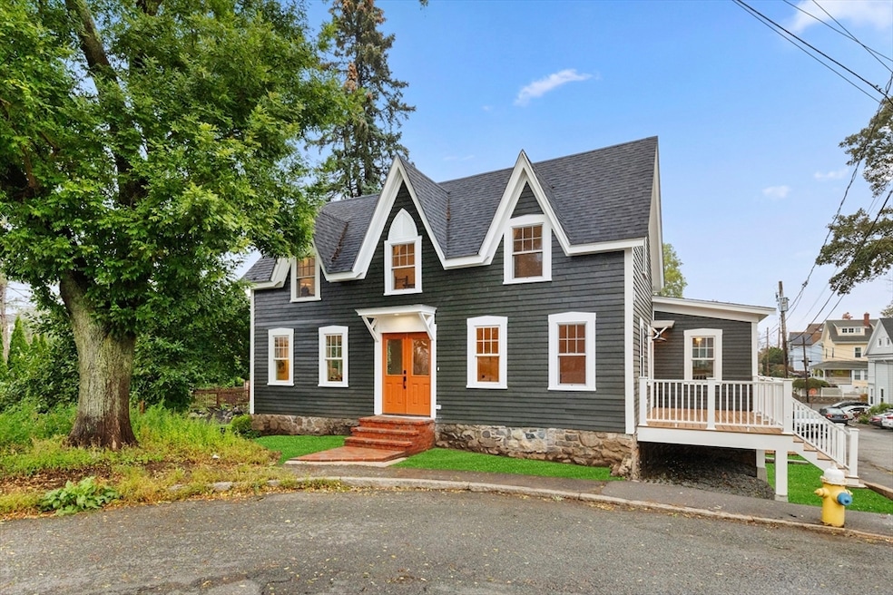 19 Linden St, Marblehead, MA 01945 - photo 1