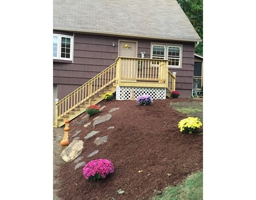 2 Wayne Ct, Holyoke, MA 01040 - photo 1