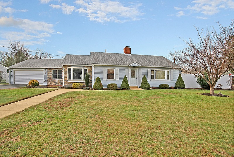 2 Pierrepont Ave, Middlesex, NJ 08846 - photo 1