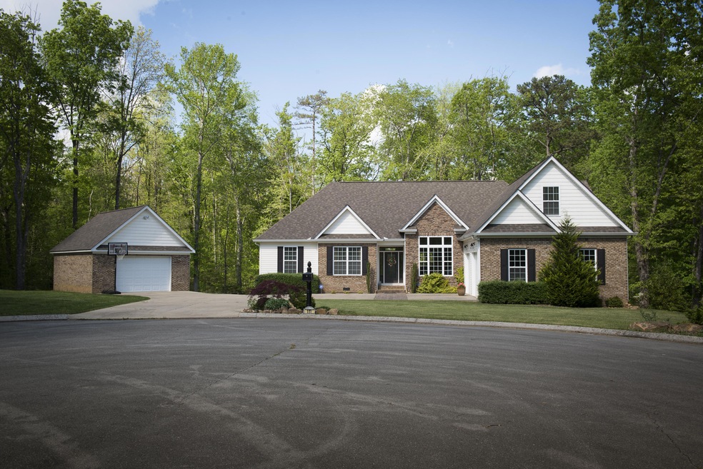 117 Wade Rd E
