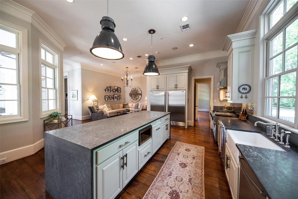 11918 Heritage Ln, Houston, TX 77024 - photo 1