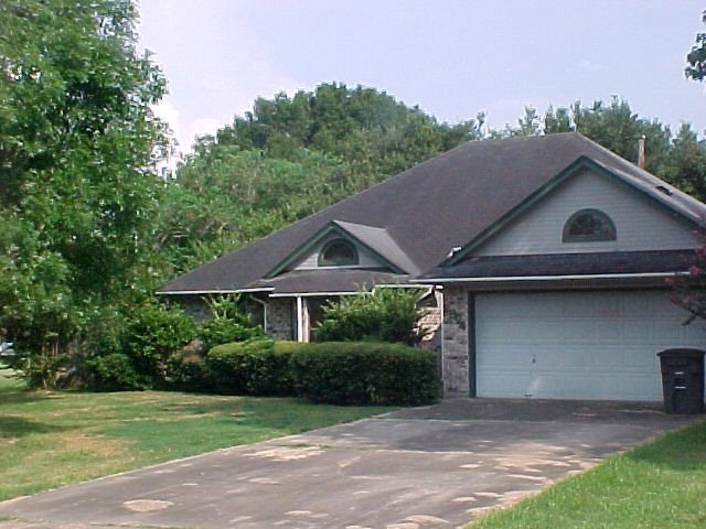 2824 Golden Ave, Bay City, TX 77414 - photo 1