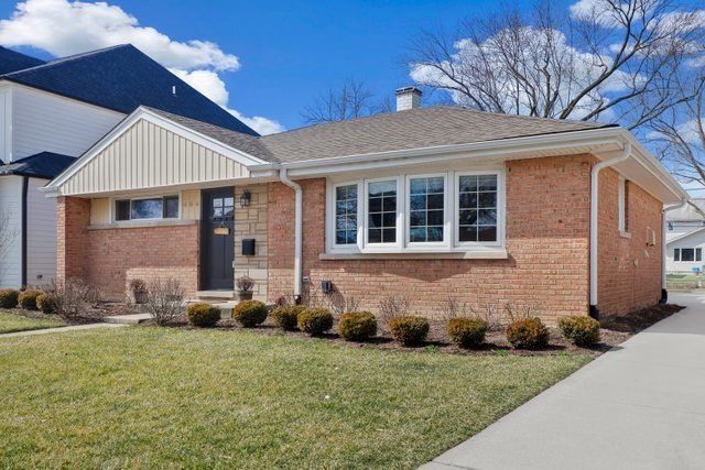 464 N Emery Ln, Elmhurst, IL 60126 - photo 1