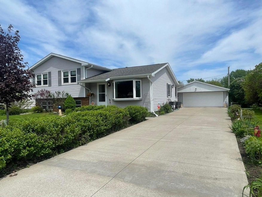 817 Redwood St W, La Crescent, MN 55947 - photo 1