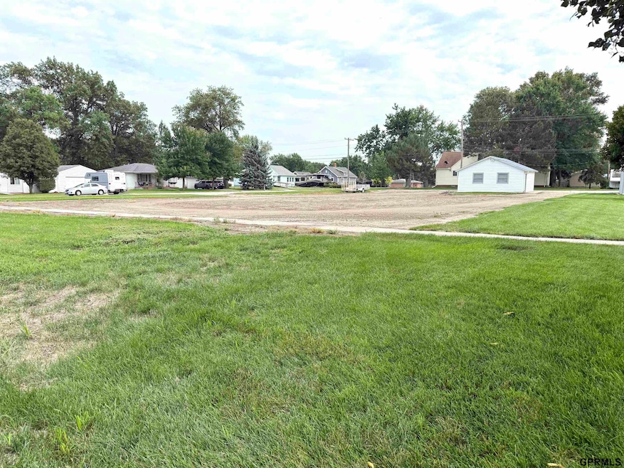 1033 E St, Geneva, NE 68361 - photo 1