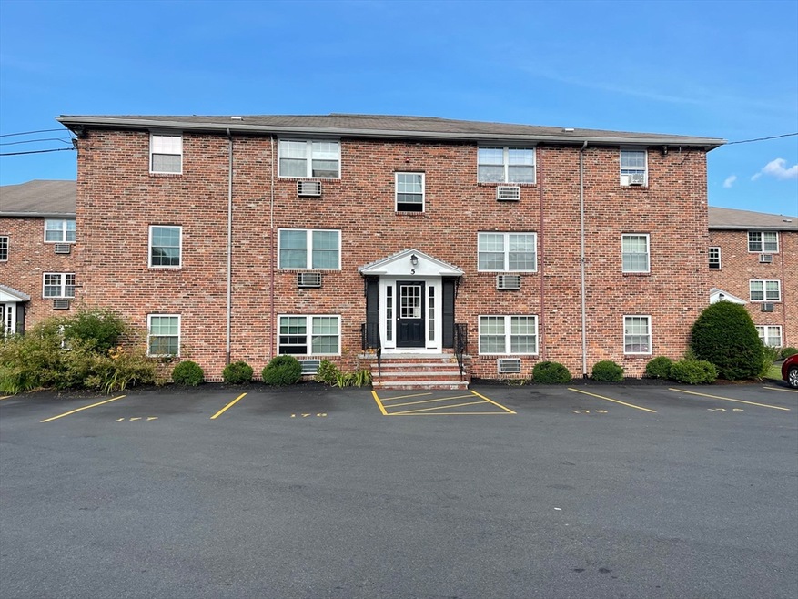 5 Colonial Village Dr unit 4, Arlington, MA 02474 - photo 1