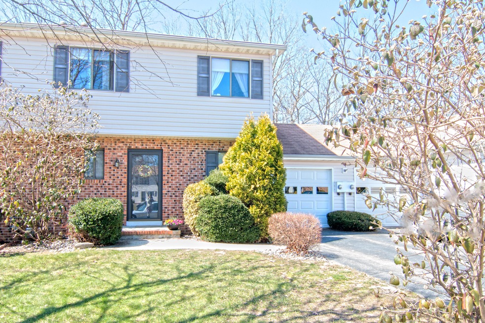 10 lynn ct howell