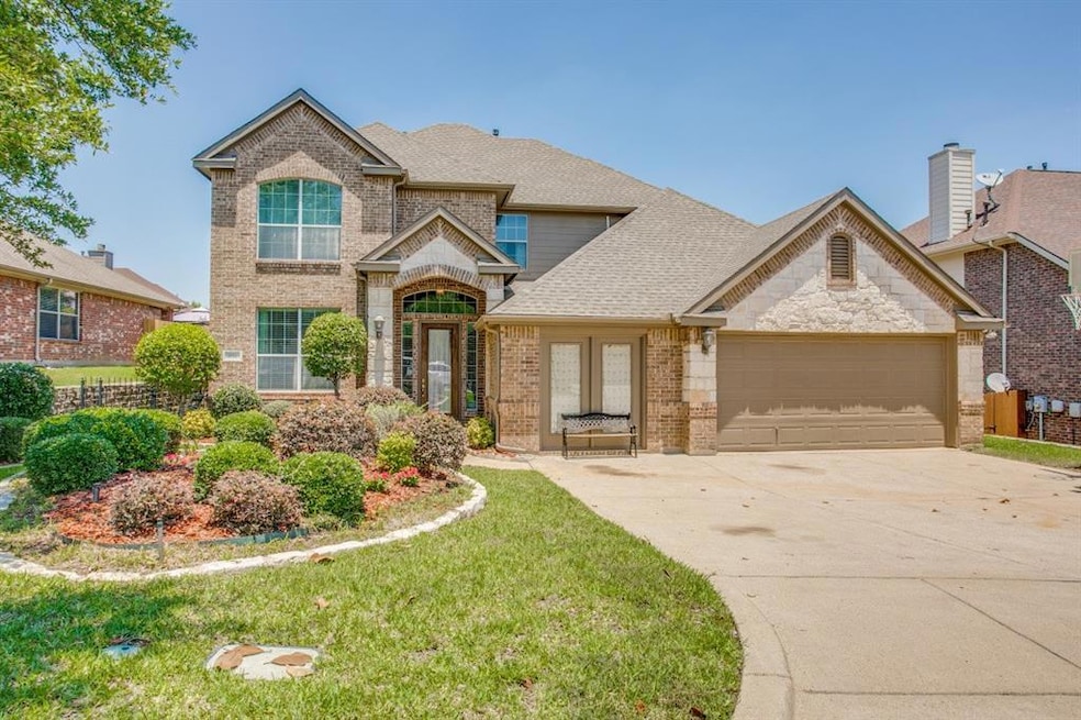 951 Park Forest Dr, Hurst, TX 76053 - photo 1