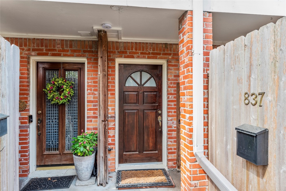 837 Wax Myrtle Ln, Houston, TX 77079 - photo 1