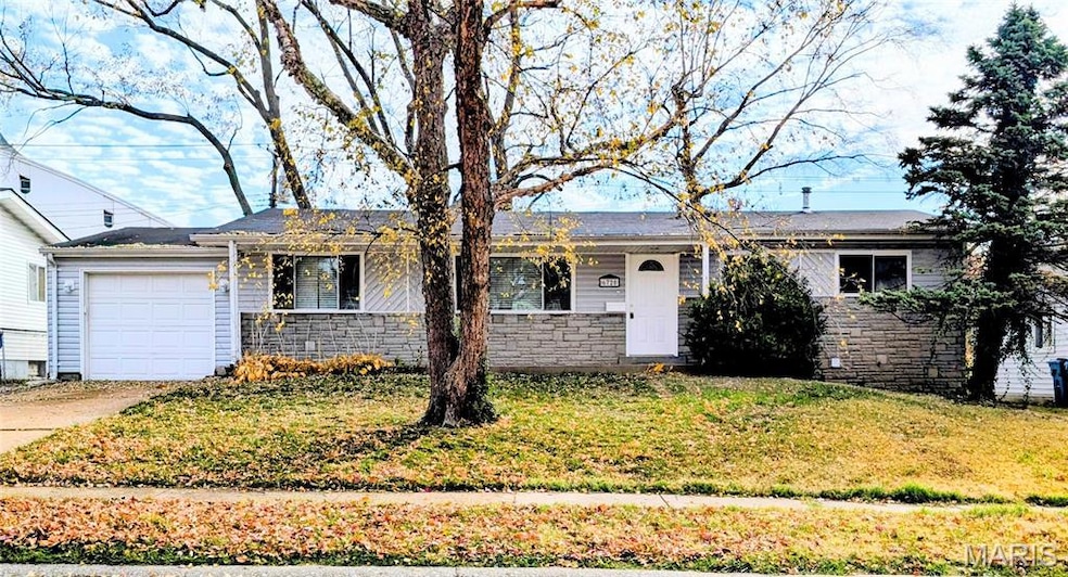 6720 Cherryvale Dr, Hazelwood, MO 63042 - photo 1