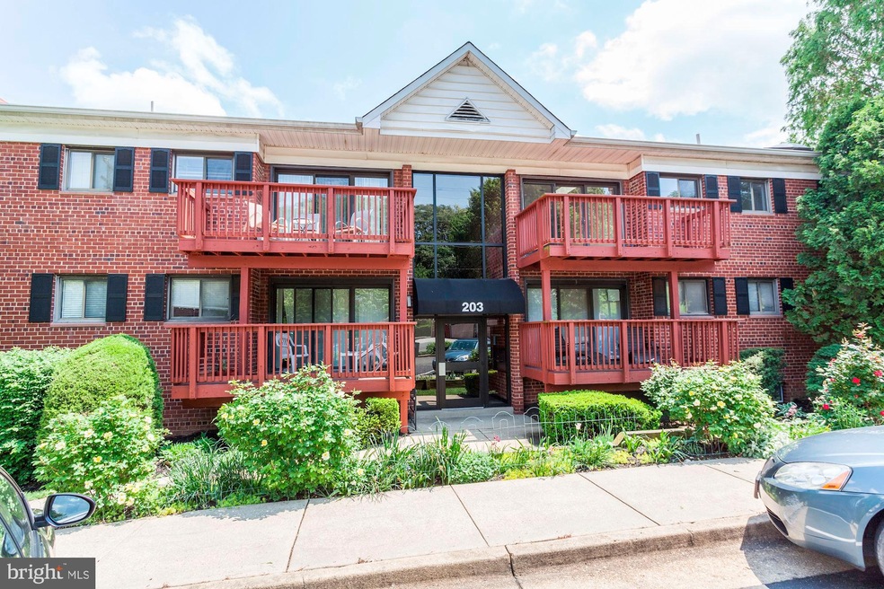 203 Skyhill Rd unit 10, Alexandria, VA 22314 - photo 1