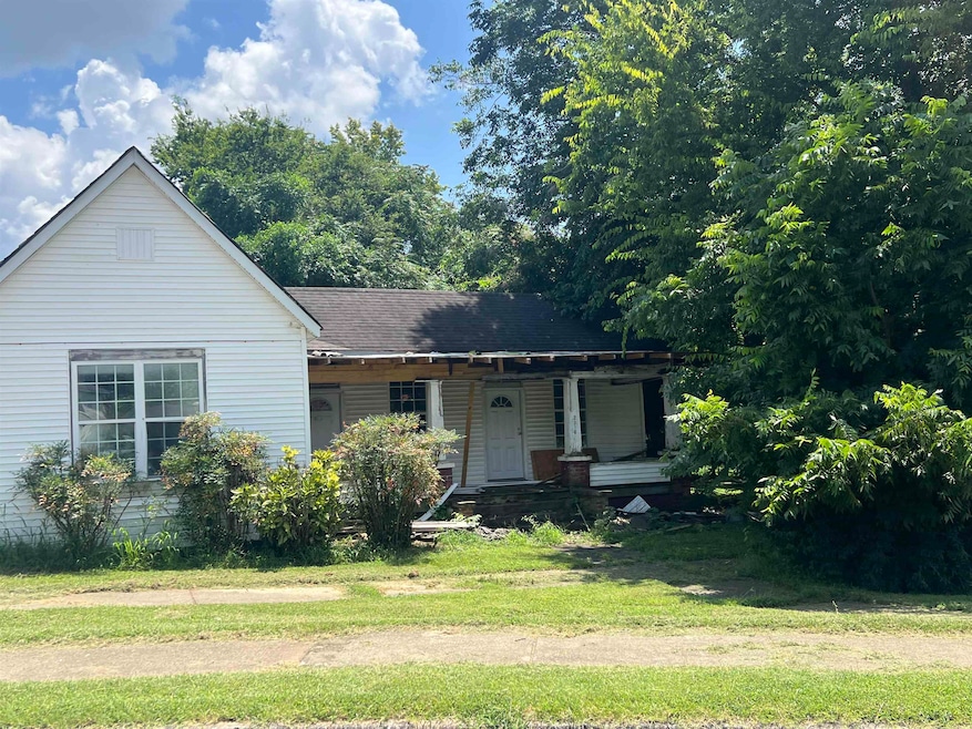 2316 E 15th Ave, Sheffield, AL 35660 - photo 1