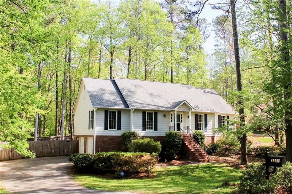 Cottage-style ranch home in Pope high school distr