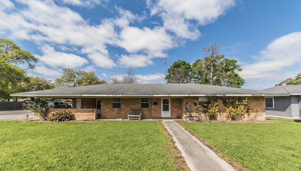 1250 Clifford Ave, Eunice, LA 70535 - photo 1