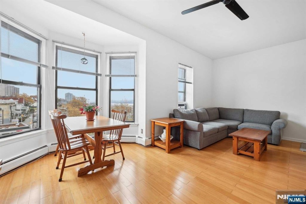 963-965 Jfk Blvd E unit 4-2, Weehawken Township, NJ 07086 - photo 1