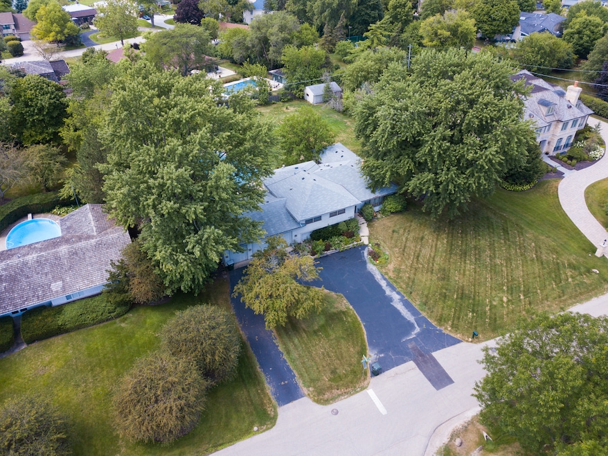 2250 White Oak Dr, Northbrook, IL 60062 - photo 1