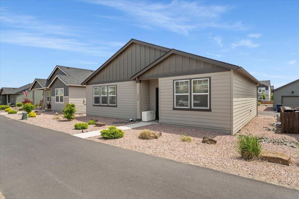 1336 NW Varnish Ave, Redmond, OR 97756 - photo 1