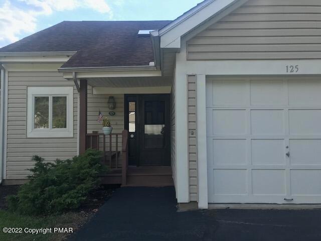 125 Duck Hollow Cir, Stroudsburg, PA 18360 - photo 1