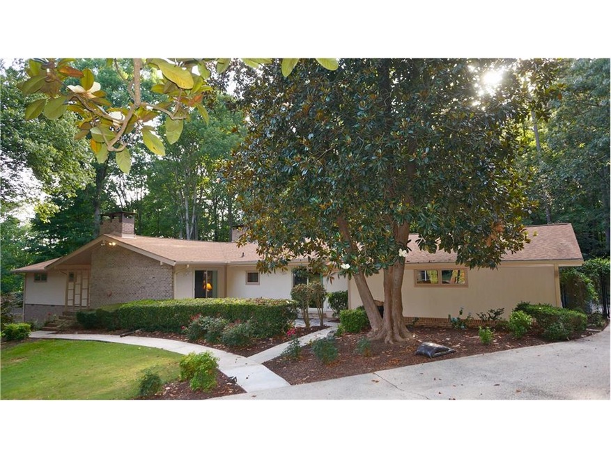Huge, sprawling mid-century ranch on large level l