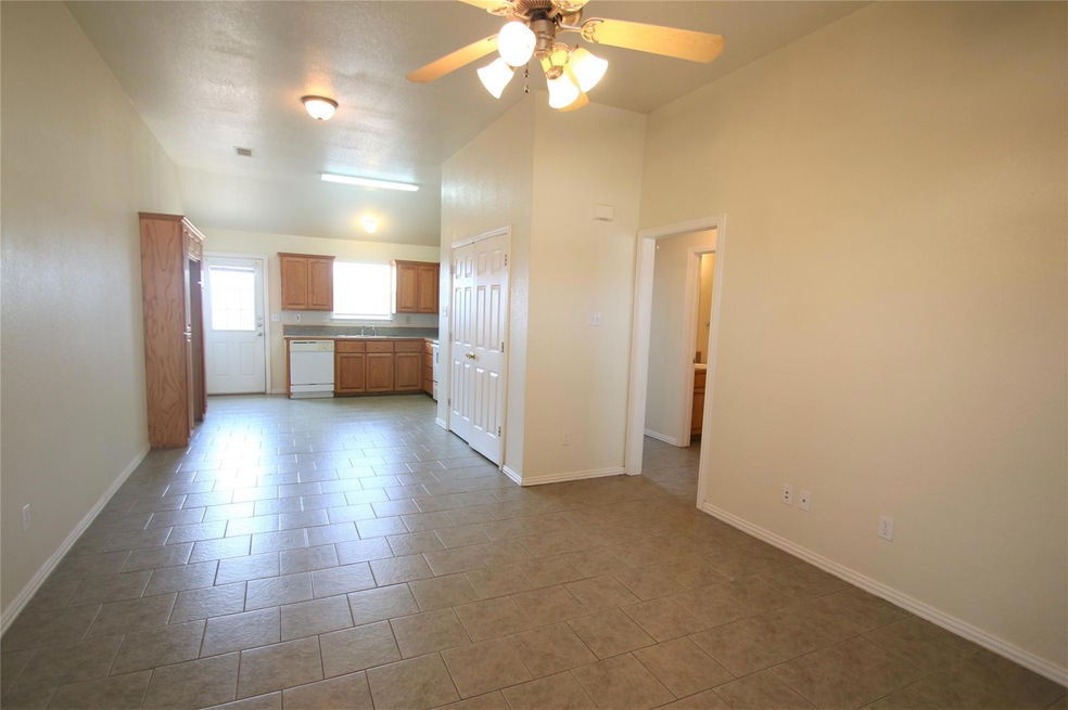 417 N Blue Jay Ct unit 421, Weatherford, TX 76088 - photo 1