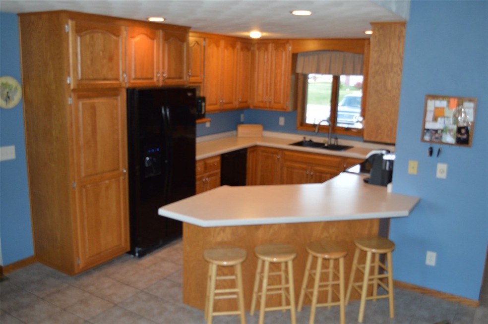 W6024 Garnet Dr, Appleton, WI 54915 - photo 1