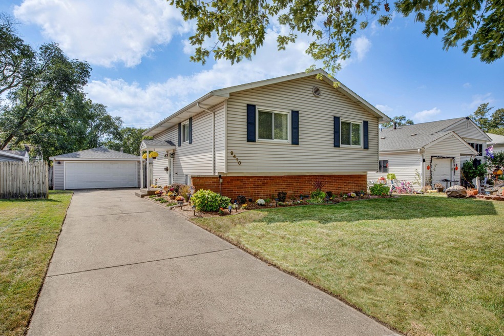 9410 Saric Dr, Highland, IN 46322 - photo 1