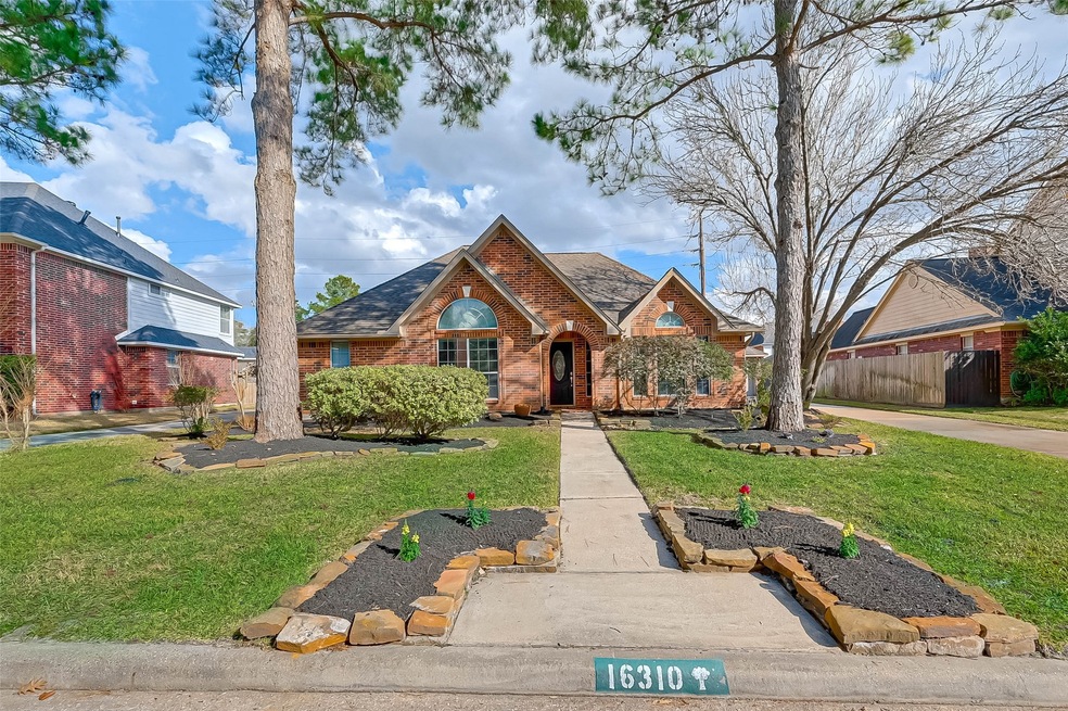  Welcome to 16310 Hammerwood Ct Beautiful curb app