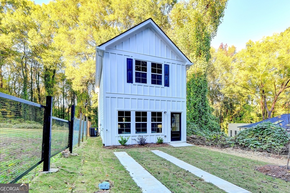 BEAUTIFUL FARM HOUSE STYLED NEW CONSTRUCTION IN HO