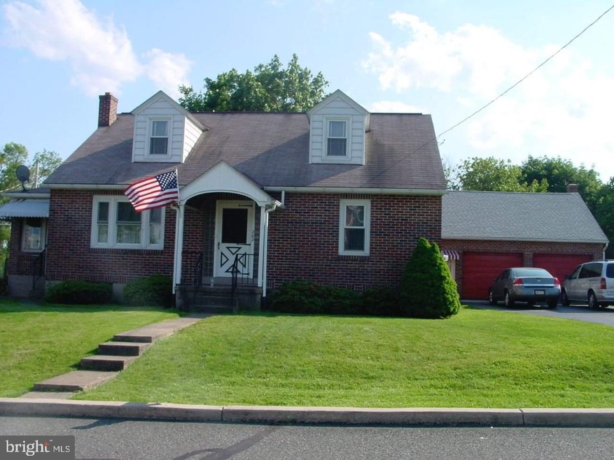 202 N 7th St, Bally, PA 19503 - photo 1